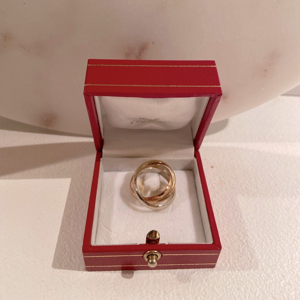 Cartier Trinity, Classic ring